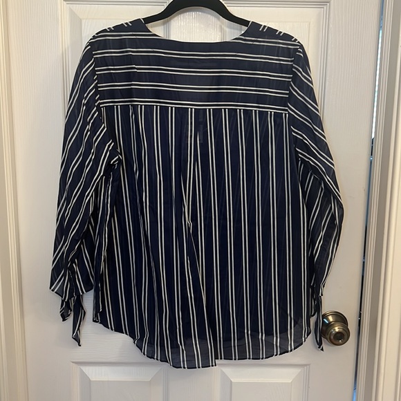 Michael by Michael Kors NWT size L navy and white strip v neck top w tie sleeve - Picture 5 of 8